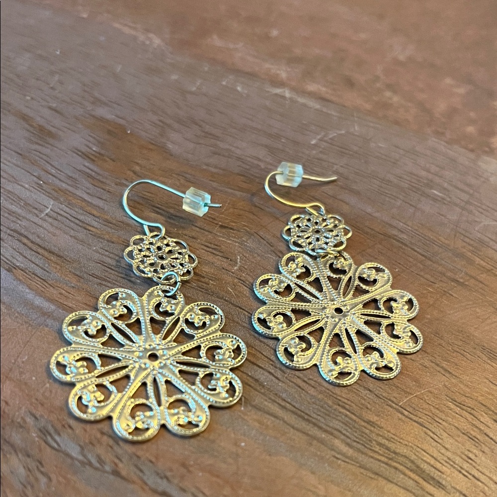 Elegant Gold Filigree Earrings